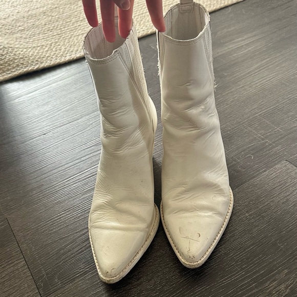 Dolce Vita White Boots 7 - Picture 4 of 4